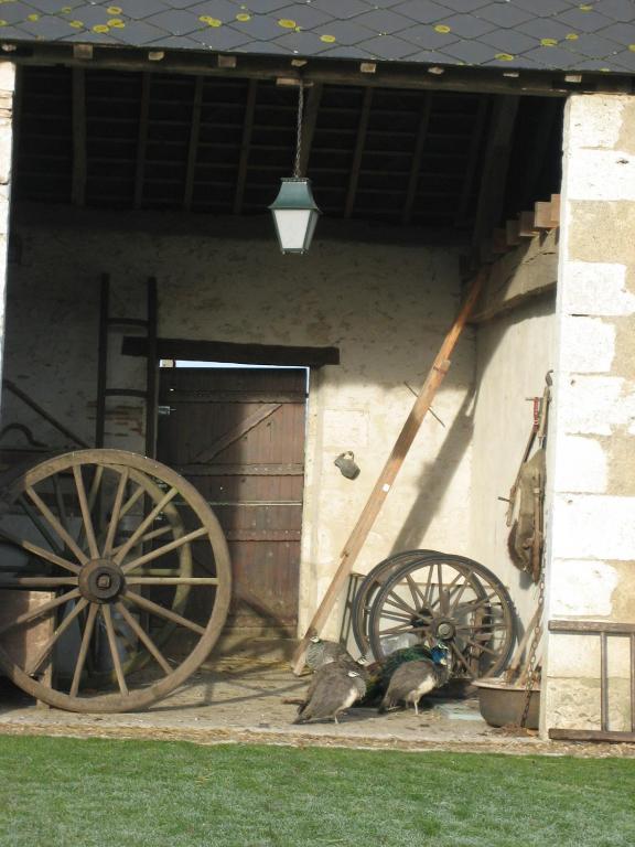 Отель La Ferme Des 3 Maillets Avaray Экстерьер фото